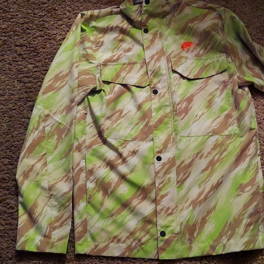 New with tags men's Nike light jacket
